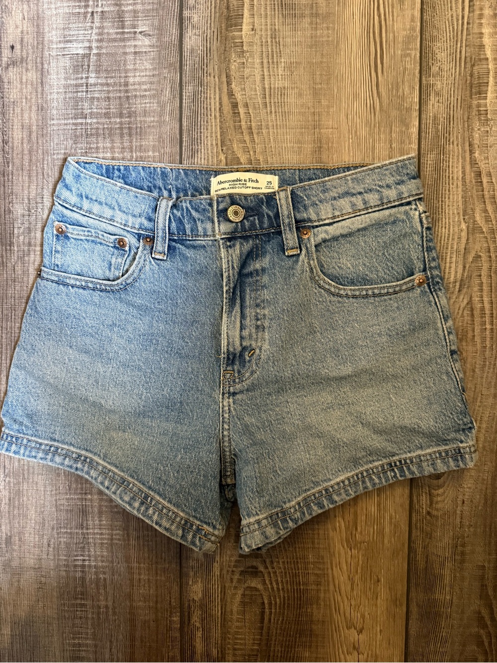Abercrombie & Fitch High Rise 90’s Relaxed Cutoff Short